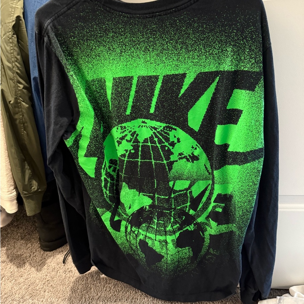Nike worldwide long sleeve size large - Picture 3 of 3